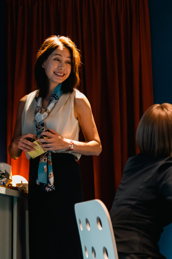 Hear Her With Your Eyes_Still3