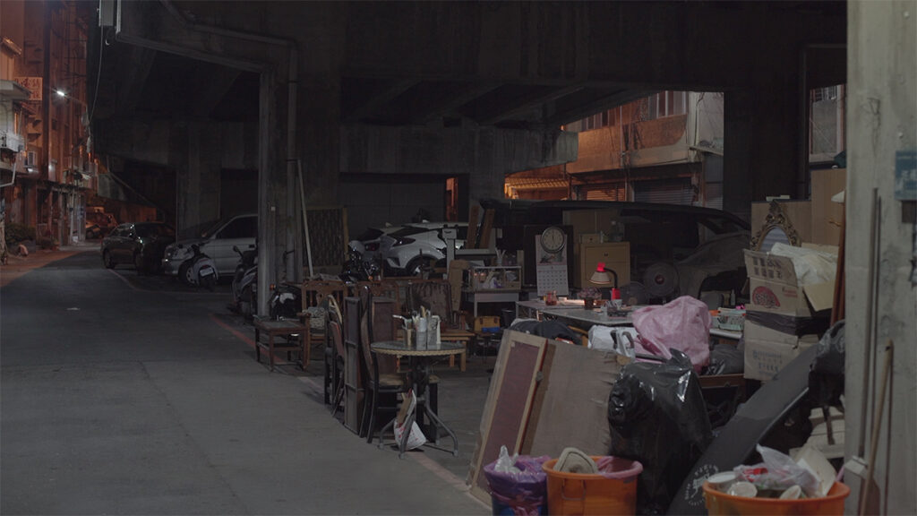 Karolina_Breguła_Livin_Room_Under_the_Flyover_still_b