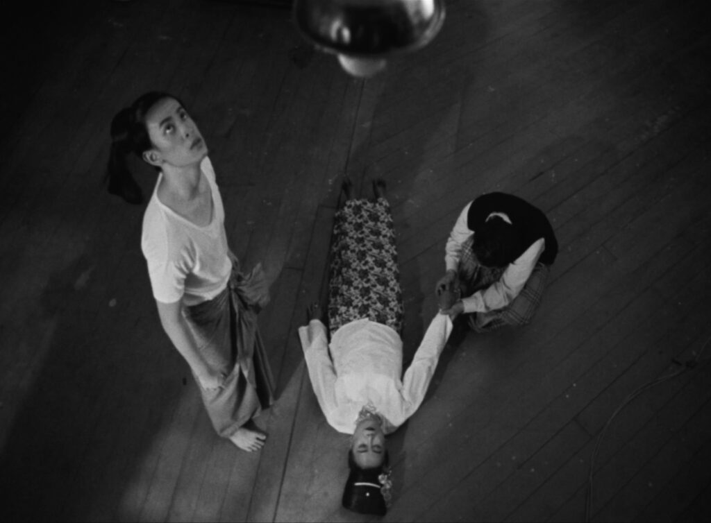 OnceUponATimeThereWasAMom_Still5