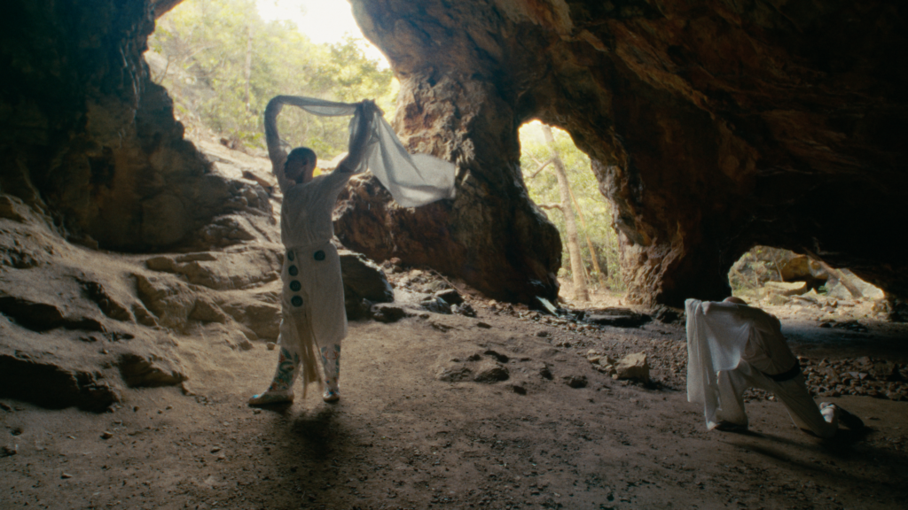 Ming_s Emperor Suicide_FINAL CUT_0903_3840x2160_online.00_07_40_22.Still079