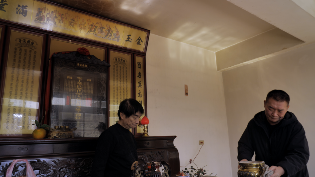 屋舍上的葉仔花_劇照5
